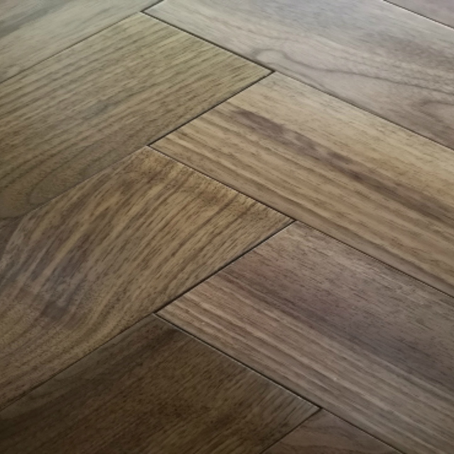 Engineered American Walnut Herringbone Solid Wood Flooring 18/4mm X 90mm X 450mm